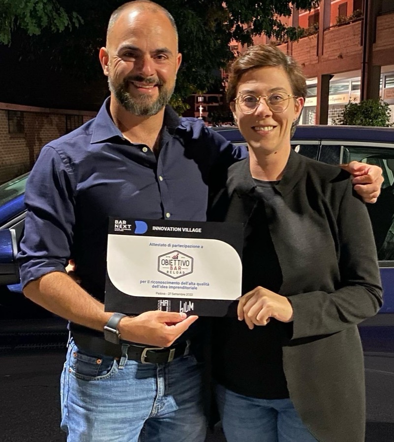 Il team di Obiettivo Bar con l'attestato dell'Innovation Village di BarNext